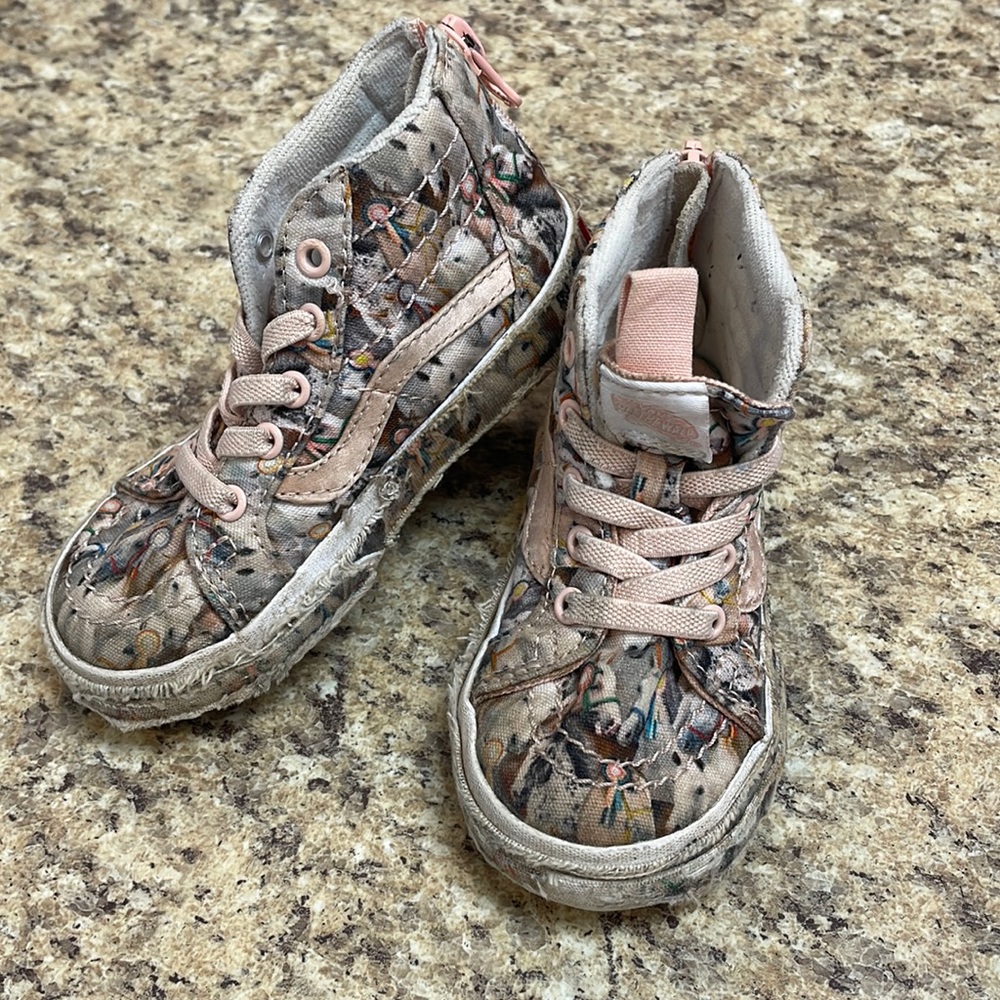 Vans Molo Zip up Hi Top Sneakers . Size 6.5. Horse Design.